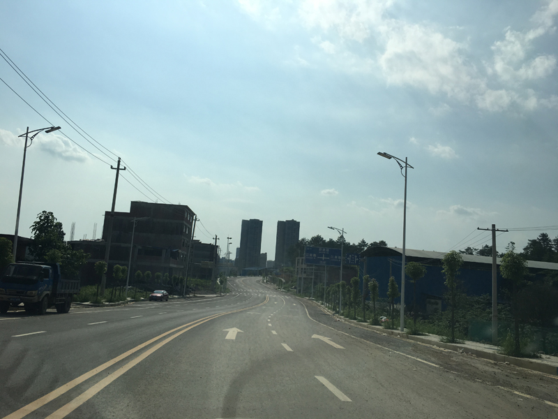 寧遠(yuǎn)縣九獅嶺至十里鋪12米單臂路燈